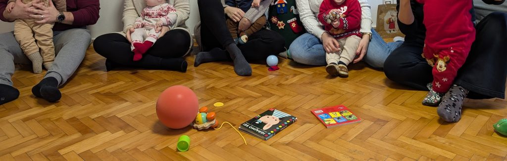 grupa mama i beba n druženju